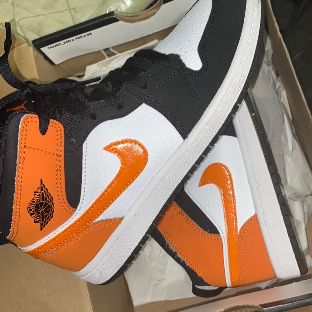 Kid’s Jordan retro 1